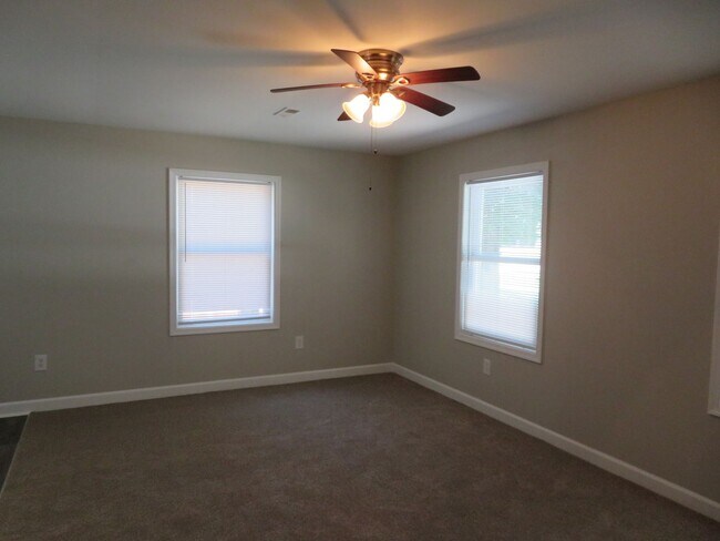 Building Photo - Duplex-N. Dinwiddie