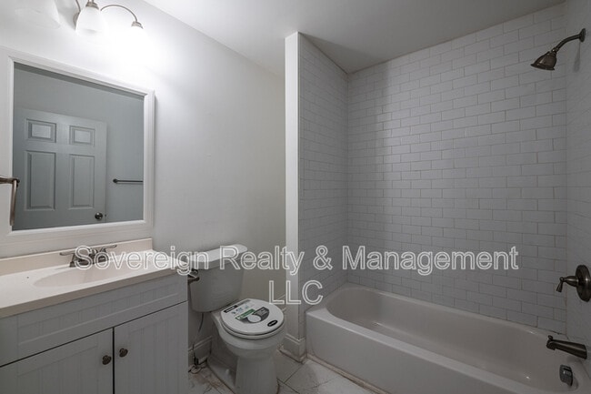 Building Photo - 3366 Delmar Ln NW