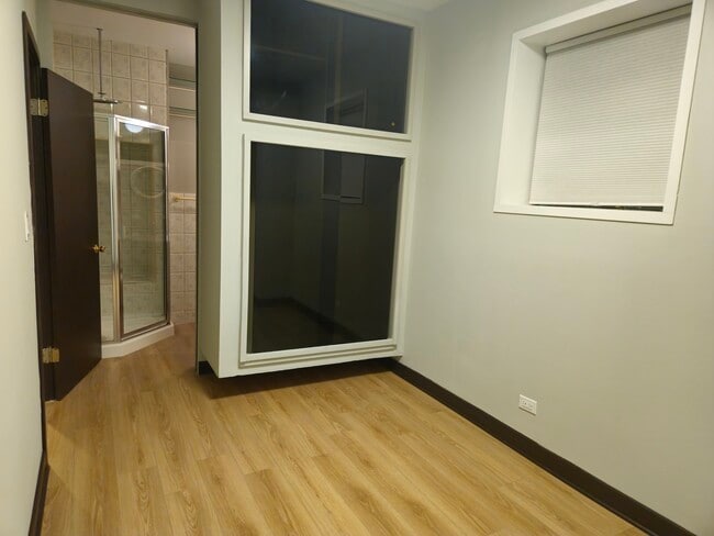 Building Photo - 1819 W Evergreen Ave