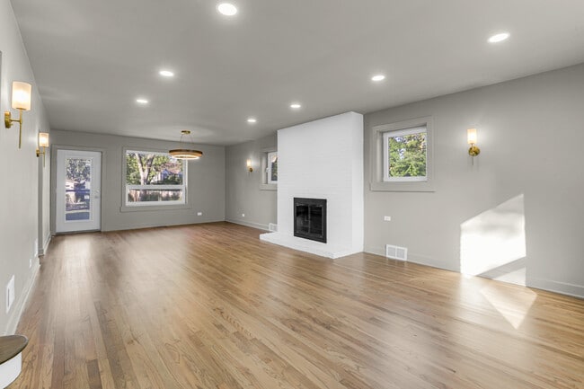 Building Photo - 351 Jefferson Ave