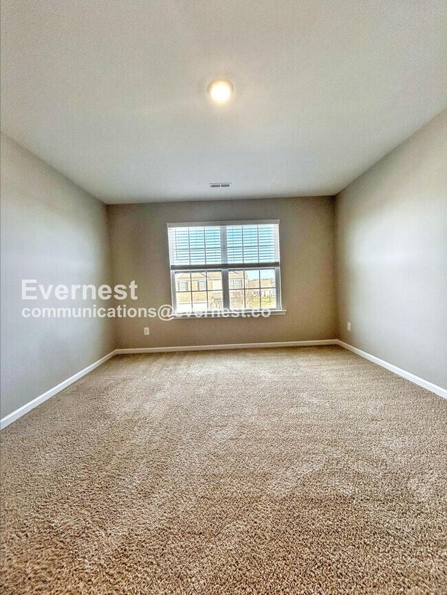 Building Photo - 160 Cherry Birch St