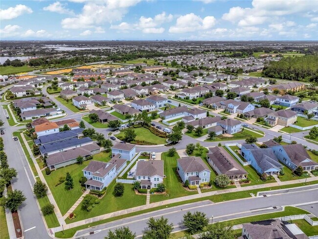 Building Photo - Stunning Fully Furnished 4 Bed Home with Resort-Style Community Amenities