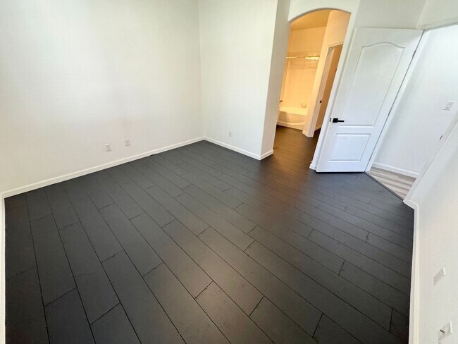 Building Photo - 10217 King Henry Ave