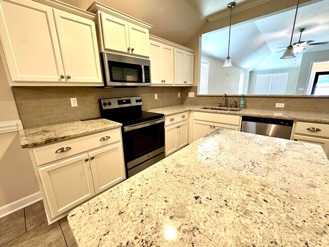 Building Photo - 822 Goodale Dr