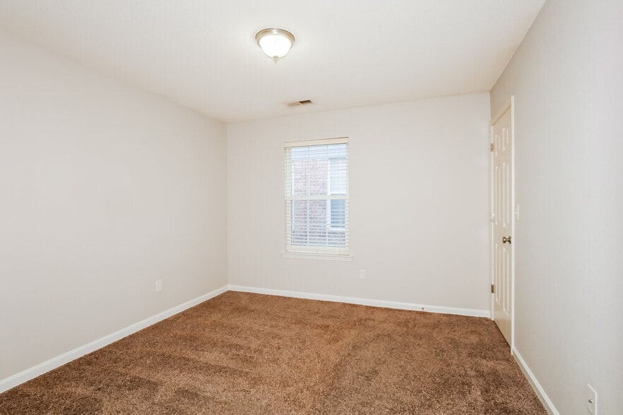 Building Photo - 7296 Green Ash Dr