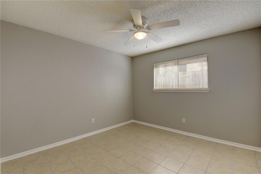 Building Photo - 11202 Brushy Glen Dr