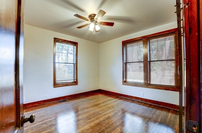 Building Photo - 812 S Columbia Ave