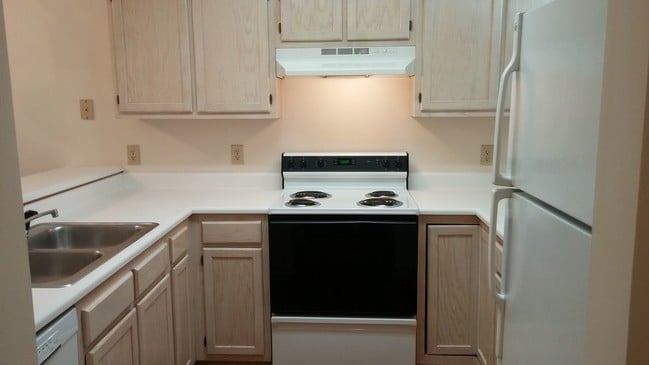 Building Photo - VILLAGE SQUARE