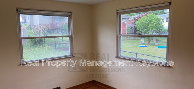 Building Photo - 910 9th St