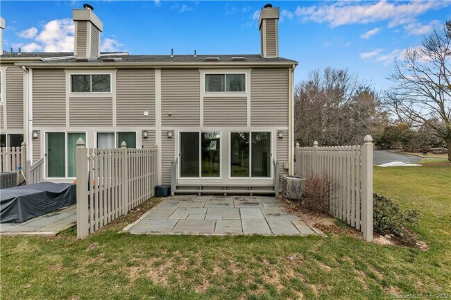 Building Photo - 11 Strathmore Ln
