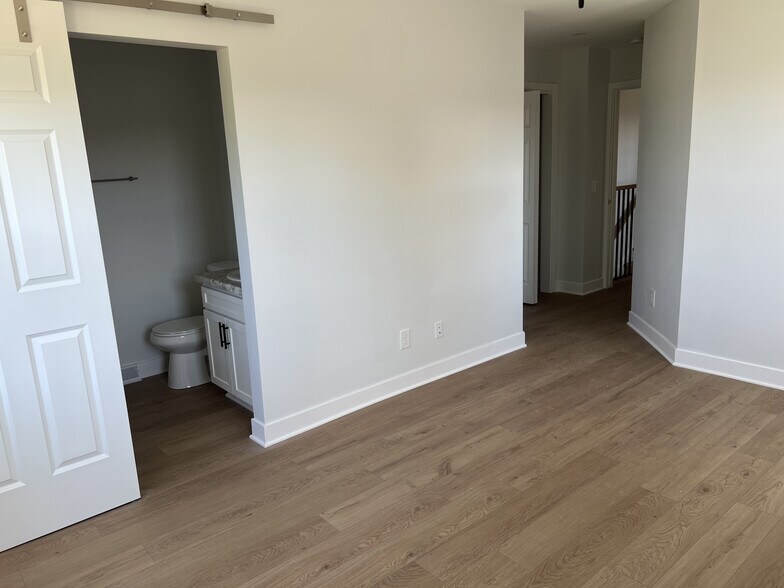Building Photo - 502 Leavens Ave