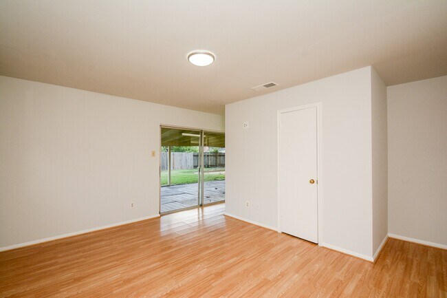 Building Photo - 7222 Pella Dr