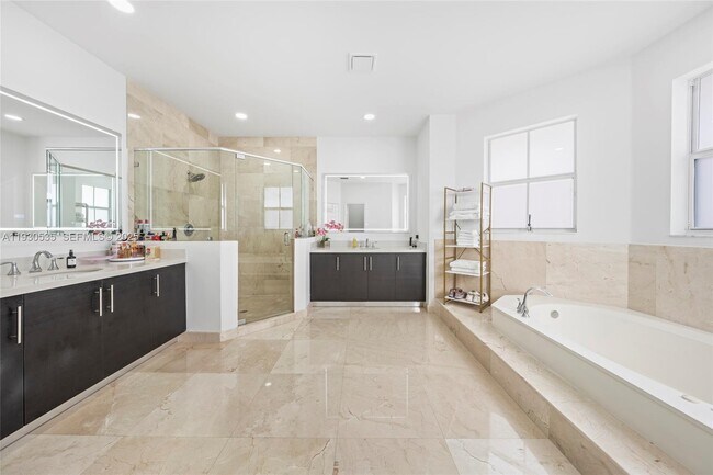 Building Photo - 6933 NW 104th Ct