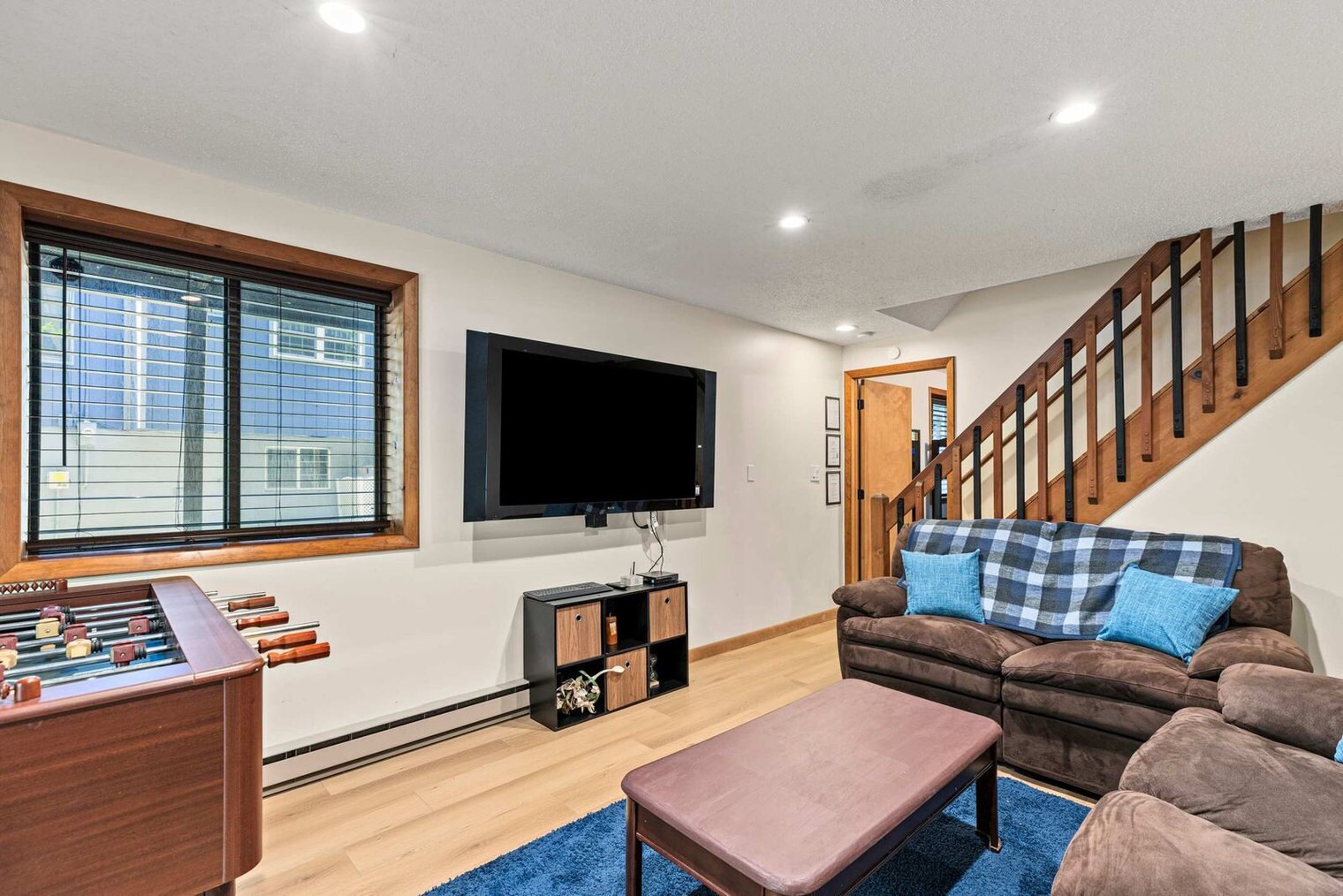 Building Photo - 2174 Lakeview Dr E