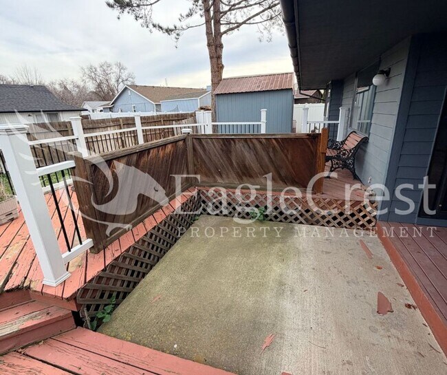 Building Photo - Thoughtfully Designed 3 Bedroom 2 bathroom Home with Open Kitchen and Private Deck