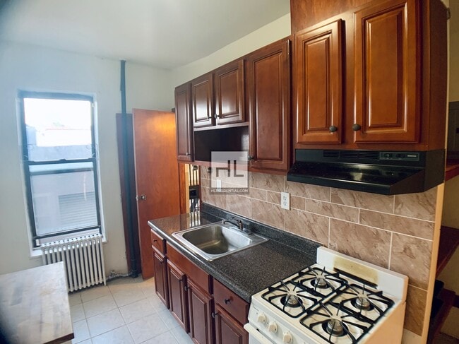 Building Photo - NO FEE 1BR HENRY STREET