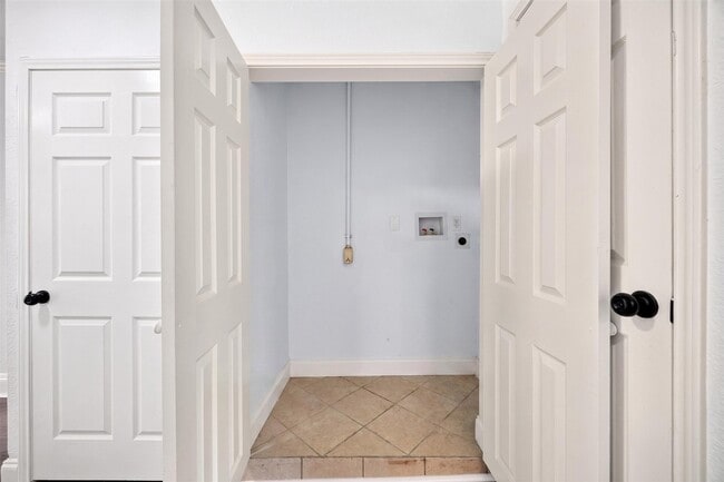 Building Photo - 9211 Clearway Dr