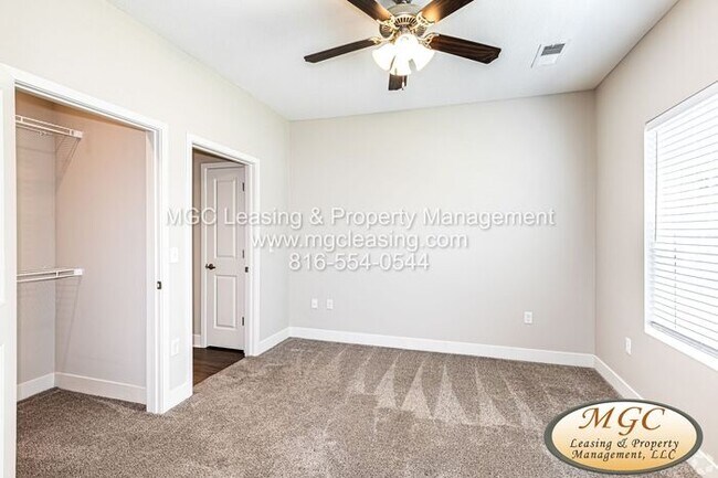 Building Photo - Ground-Level Comfort Meets Elevated Outdoo...