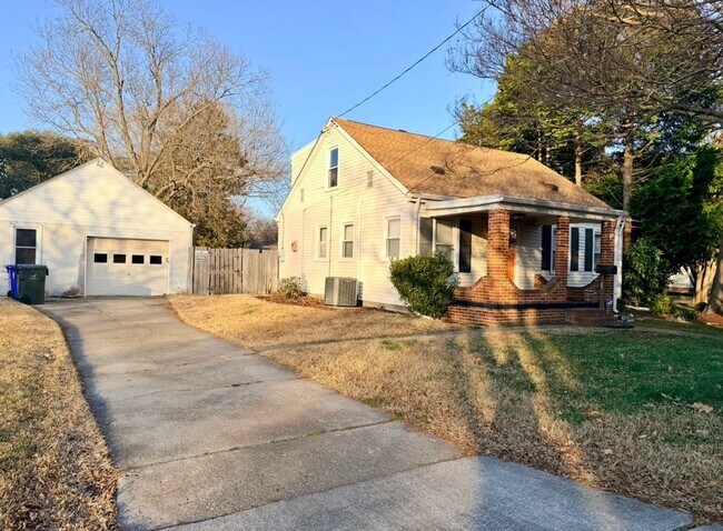 Building Photo - Charming Cape Cod Single Family with inground pool in Norfolk