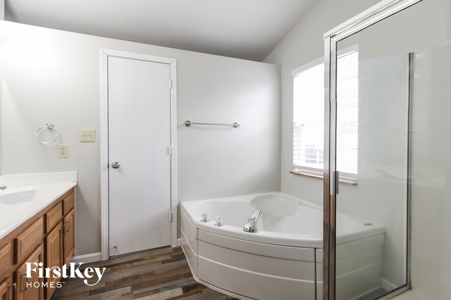 Building Photo - 8659 Eagles Nest Dr