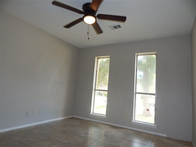 Building Photo - 11626 Sharpview Dr