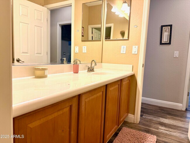 Building Photo - 2541 W Shackleton Dr