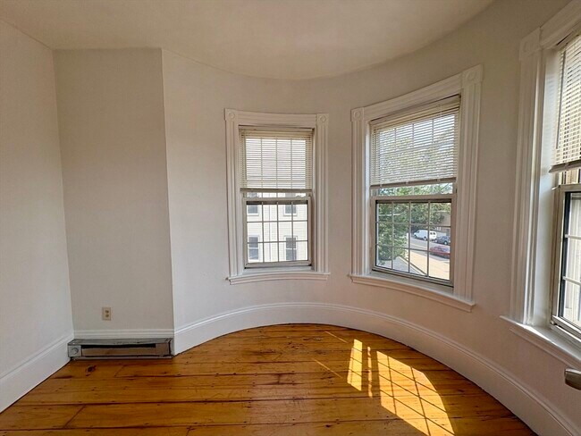 Building Photo - 361 Adams St