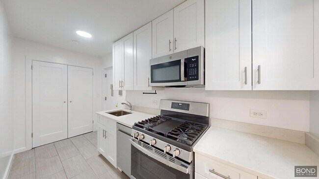 Building Photo - 54 W 56th St