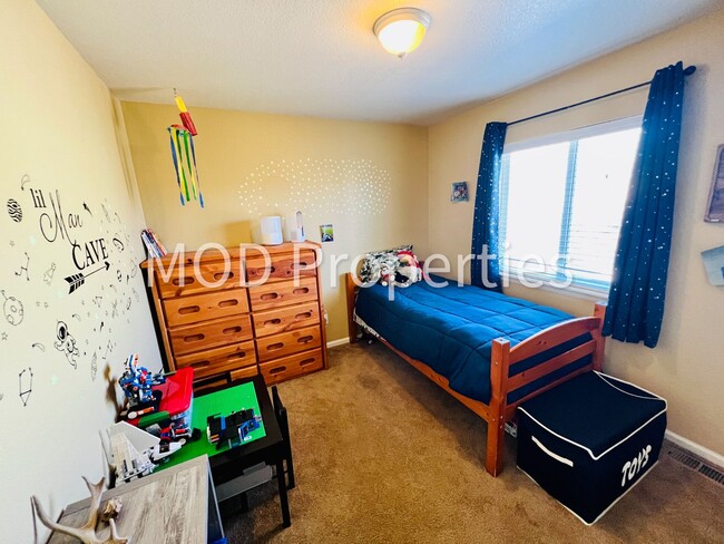 Building Photo - $0 DEPOSIT OPTION. GREEN VALLEY RANCH, CORNER LOT, BIG DECK, LOFT, STAINLESS APPLIANCES!