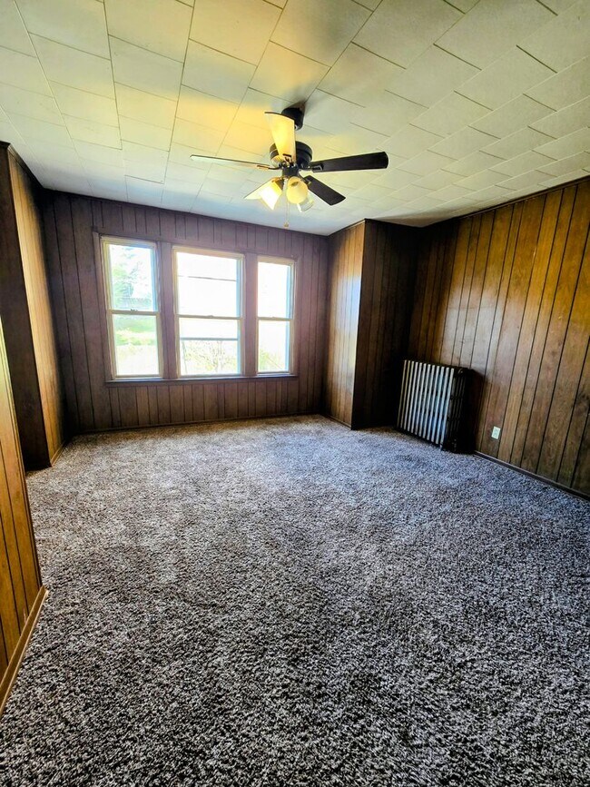 Building Photo - 1016 Spring Garden St