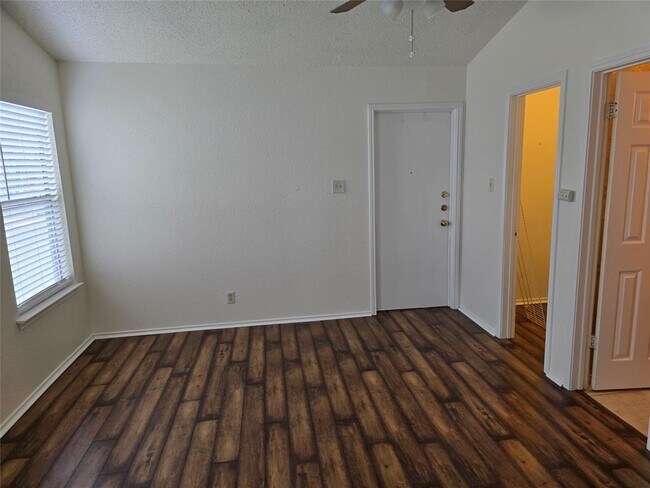 Building Photo - 9406 Kempler Dr