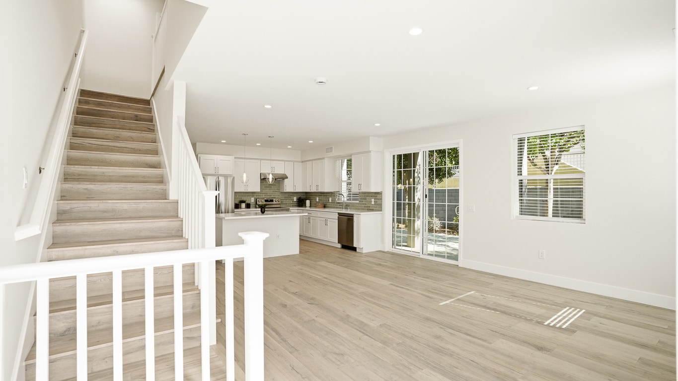 Building Photo - 3938 S Victoria Ave