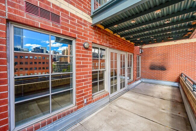 Building Photo - $2,445.00, 1 bed, 1.5. bath located in Denver