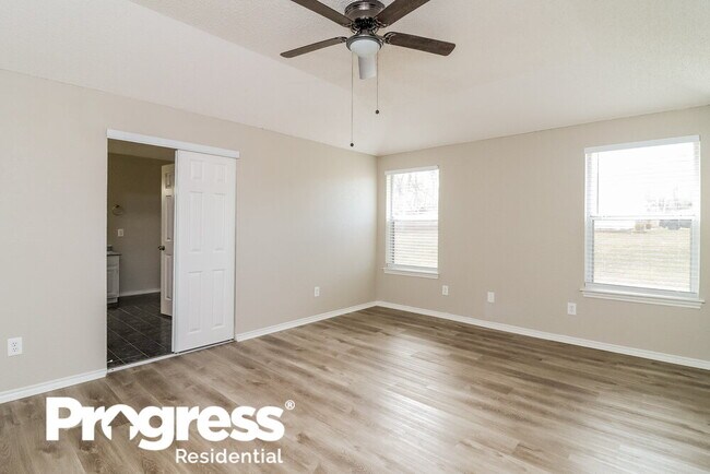 Building Photo - 527 W Crossland Blvd