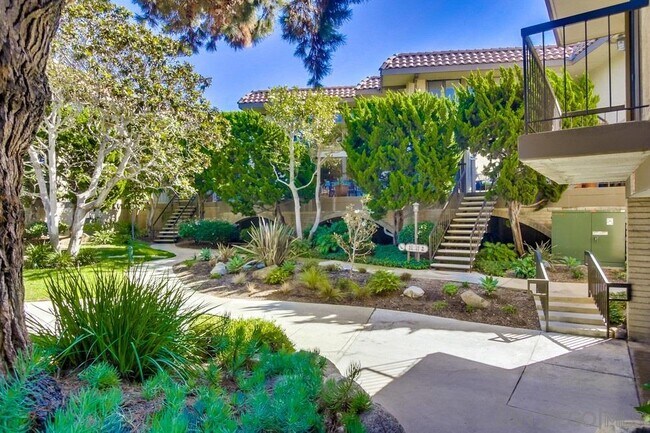 Building Photo - 190 Del Mar Shores Terrace