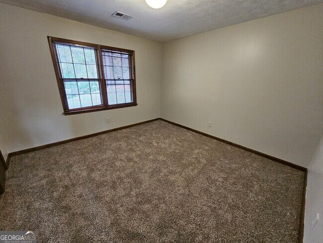 Building Photo - 5525 Wedgewood Ct SW