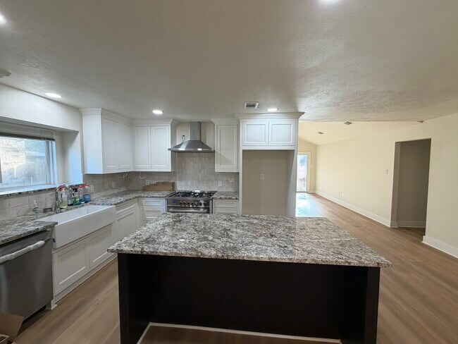 Building Photo - 70 Brookflower Rd