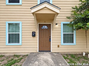 Building Photo - 1221 N Navidad St