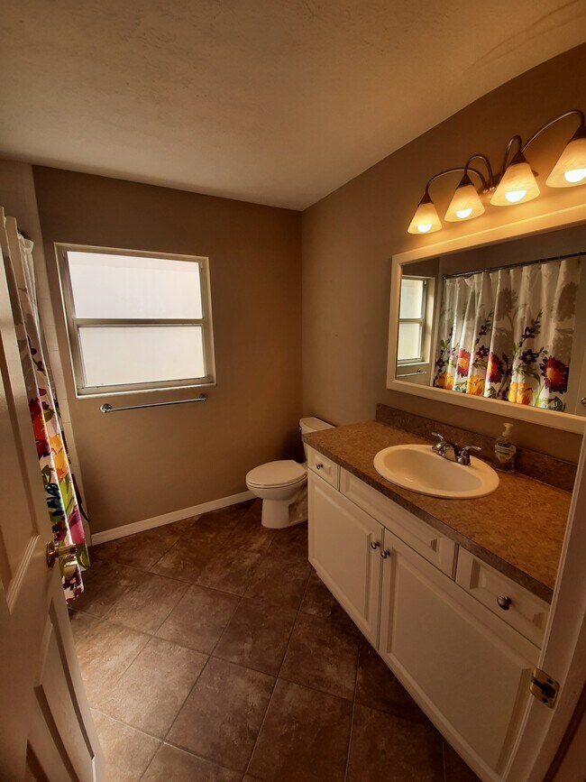 Building Photo - 1103 Belladonna Dr