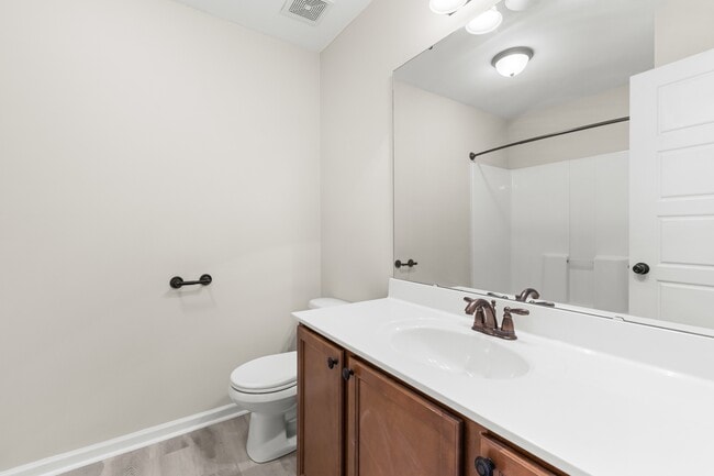 Building Photo - 240 E Quailwood Dr