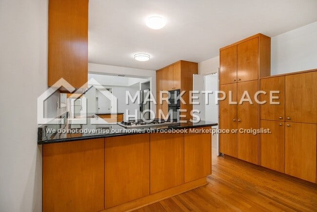 Building Photo - 2542 Melinda Dr NE