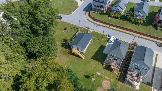 Building Photo - 2 Bed, 1 Bath Home in Downtown Greenville Available