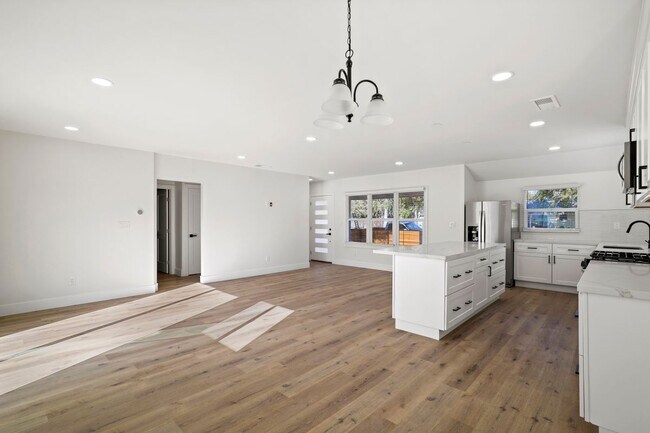 Building Photo - 17434 Saticoy St