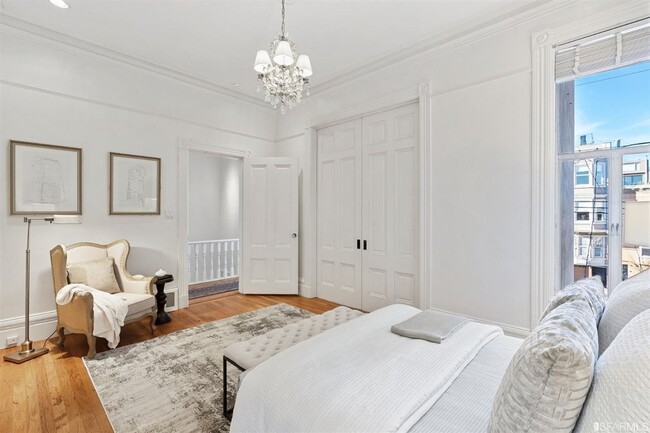 Building Photo - NEW! Stunning Pacific Heights Top-Floor Co...