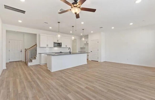 Building Photo - 2725 Woodall Dr