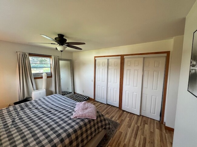 Building Photo - Partially Furnished 3 Bed, 2 Bath House in...