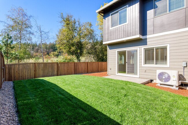 Building Photo - Pleasant Valley Villages 3 Bedroom Townhome with Community Center