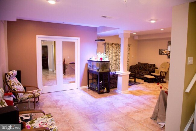 Building Photo - 211 Silverbell Ct
