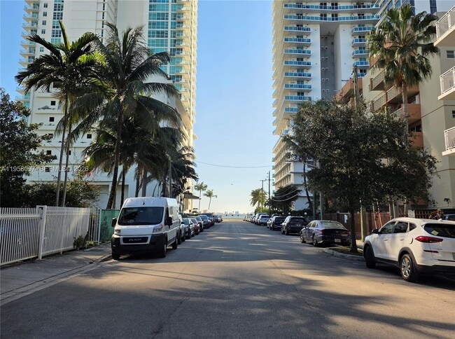 Building Photo - 471 NE 25th St