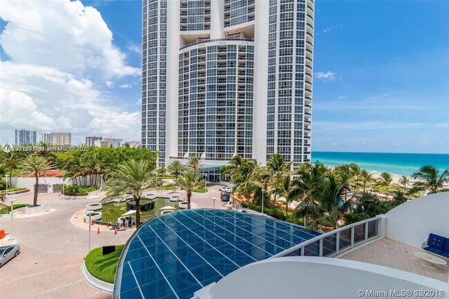 Building Photo - 18101 Collins Ave